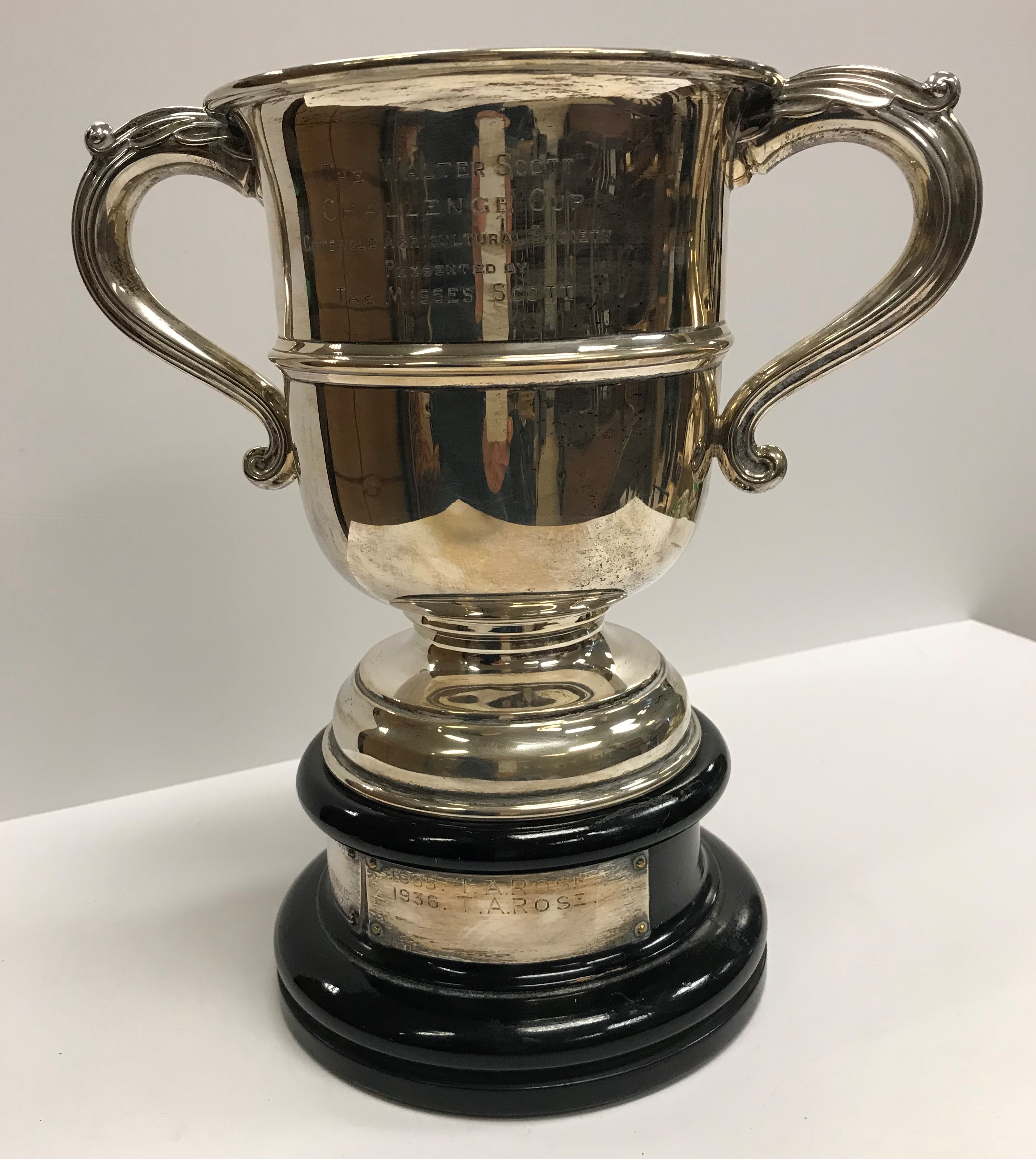 A George V silver two-handled trophy cup - Image 2 of 2