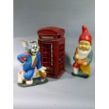 A resin telephone kiosk, ceramic gnome and resin Tom & Jerry figure (3)