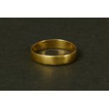 A Victorian wedding ring in 22ct gold, Chester 1884, approximate weight 2gm