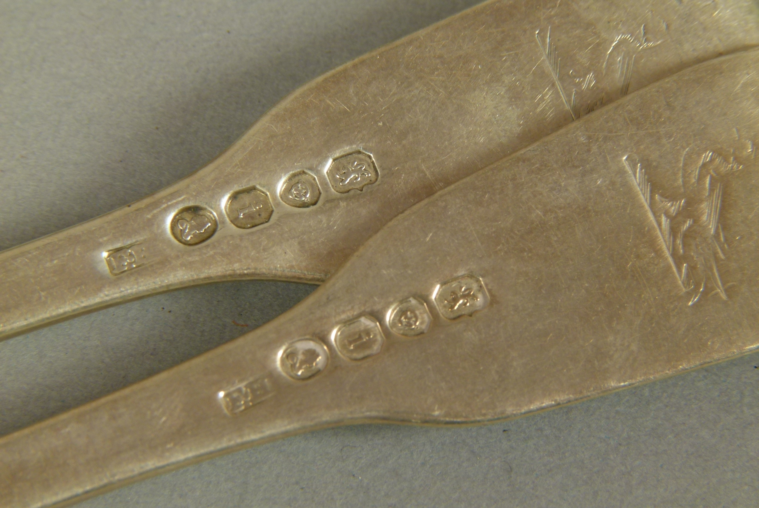 A SET OF SIX GEORGE IV FIDDLE PATTERN TABLE FORKS engraved with a crest, by Francis Higgins, - Image 3 of 3