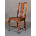 AN 18TH CENTURY ELM SINGLE CHAIR, having a vase splat, full seat and on front cabriole legs with pad