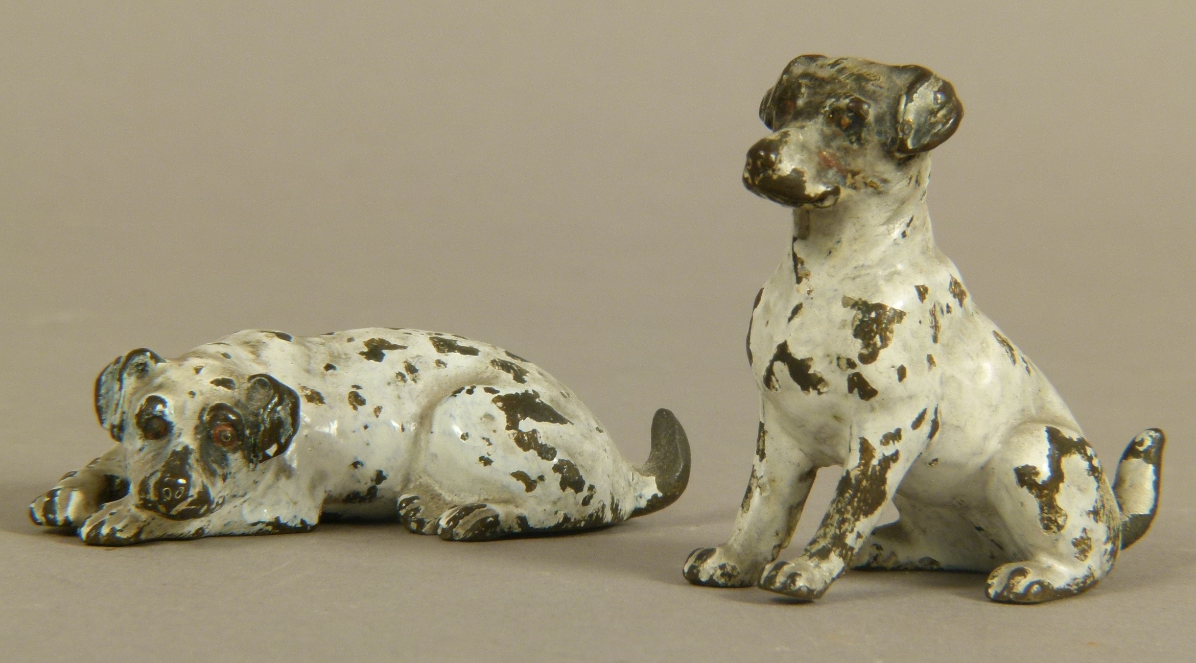 TWO COLD PAINTED BRONZE MODELS OF TERRIERS, one seated, one recumbent, 5cm high (2) - Image 3 of 3