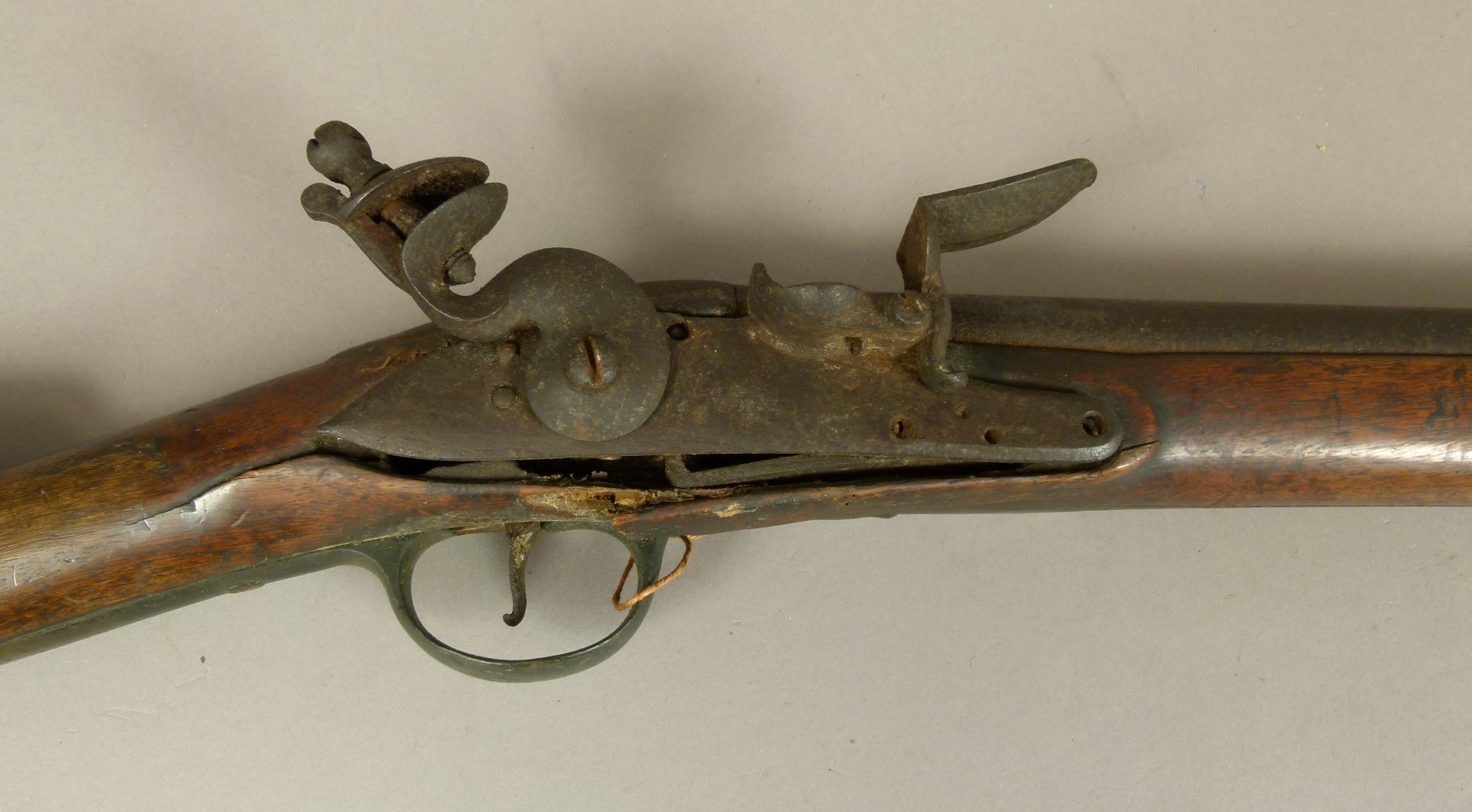 A LATE 18TH CENTURY FLINTLOCK MUSKET three quarter stocked with steel lock plate engraved REA, brass - Image 2 of 4