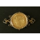 A VICTORIA BUN HEAD 1884 SOVEREIGN claw set in a 9ct gold bar brooch mount with wire scroll