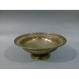 A silver fruit bowl with pierced rim on short pedestal, Chester 1924, 13oz