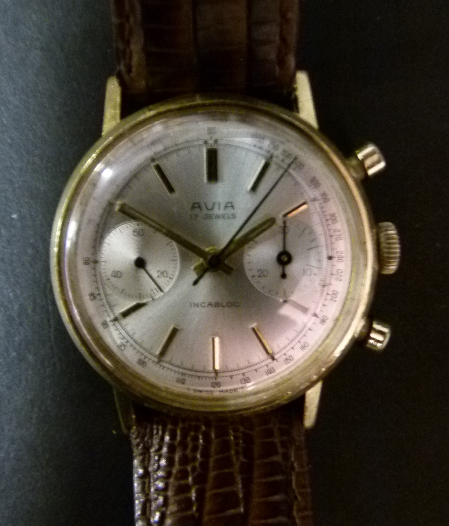 An Avia gentleman's chronograph rolled gold wristwatch c.1970 manual 17 jewel lever movement,