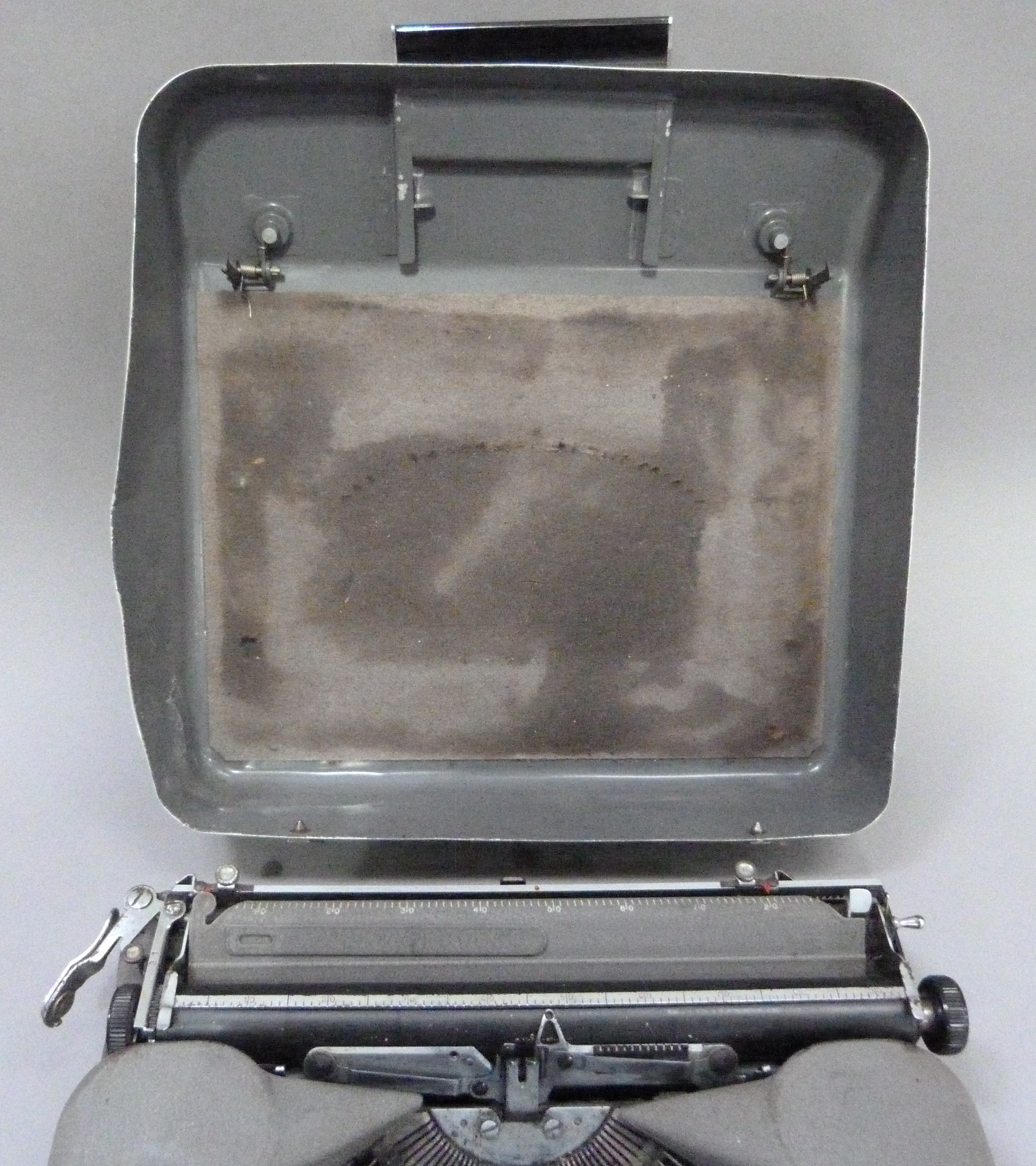 A Hermes portable typewriter by Paillard in grey metal case - Image 2 of 4