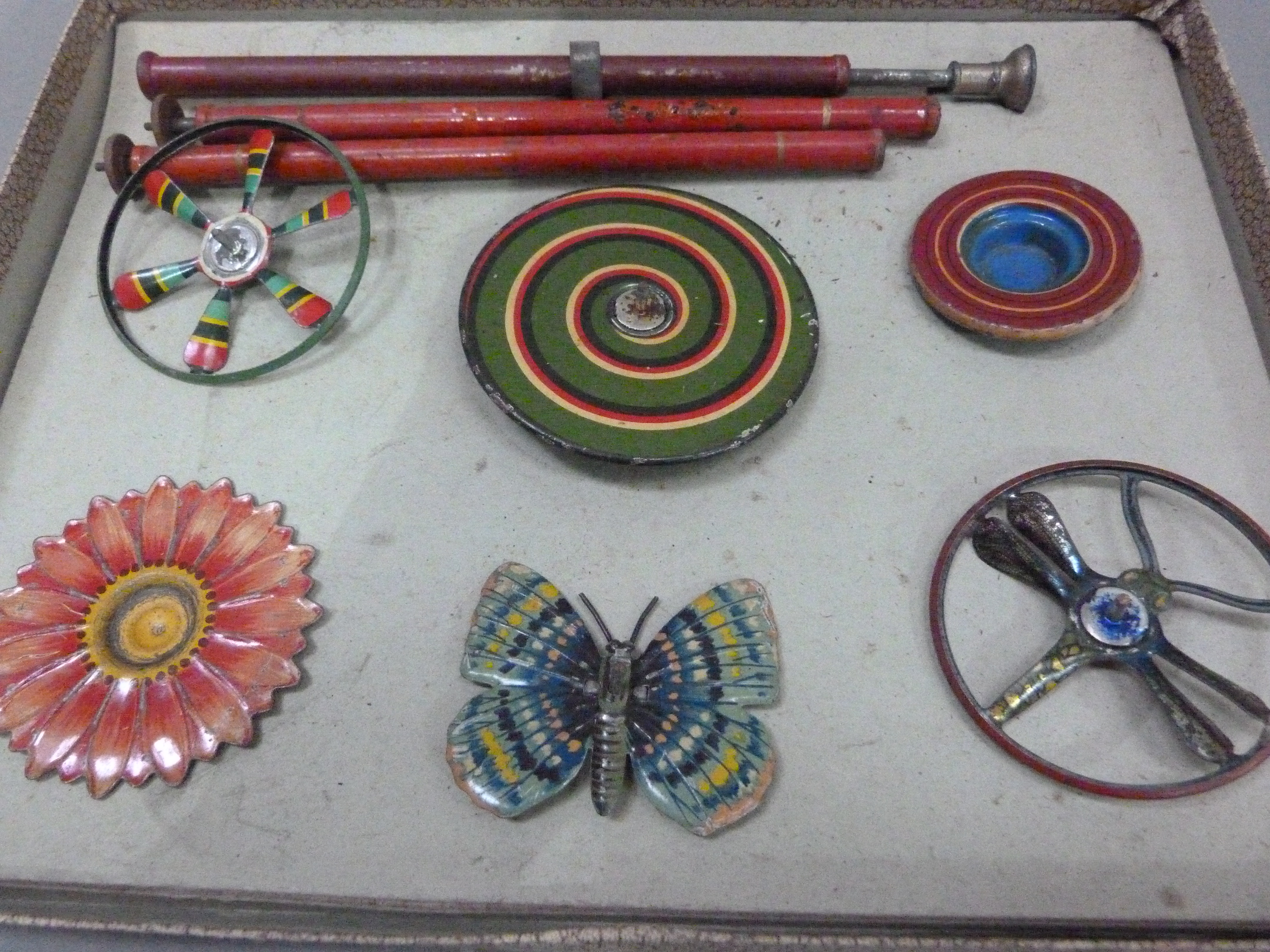 A set of Marklin tin plate spinning top set with butterfly, dragonfly, flower, and three various - Image 3 of 4