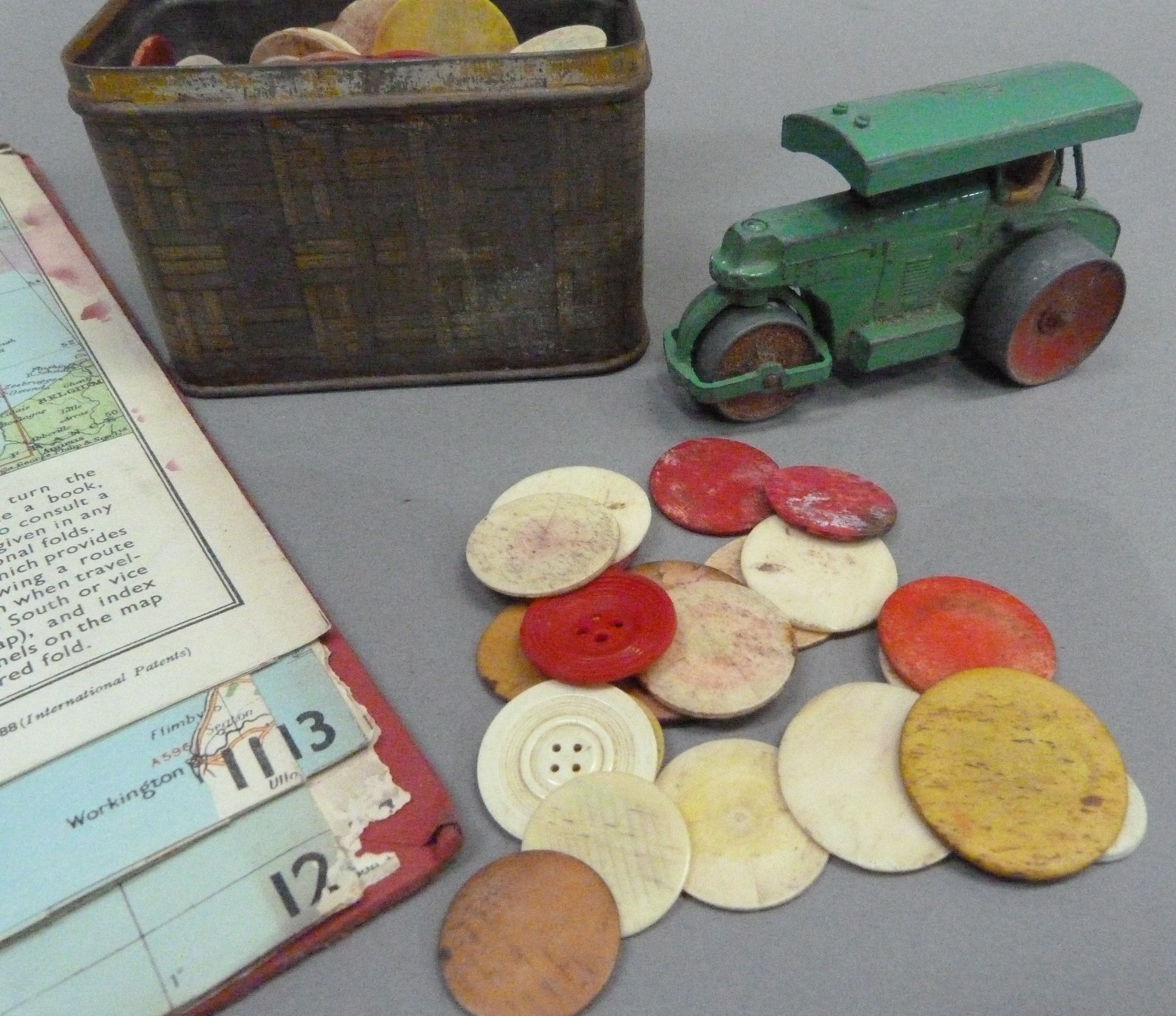 A vintage Daily Express Road Book and Gazetteer together with a tin of plain and coloured counters - Image 2 of 2