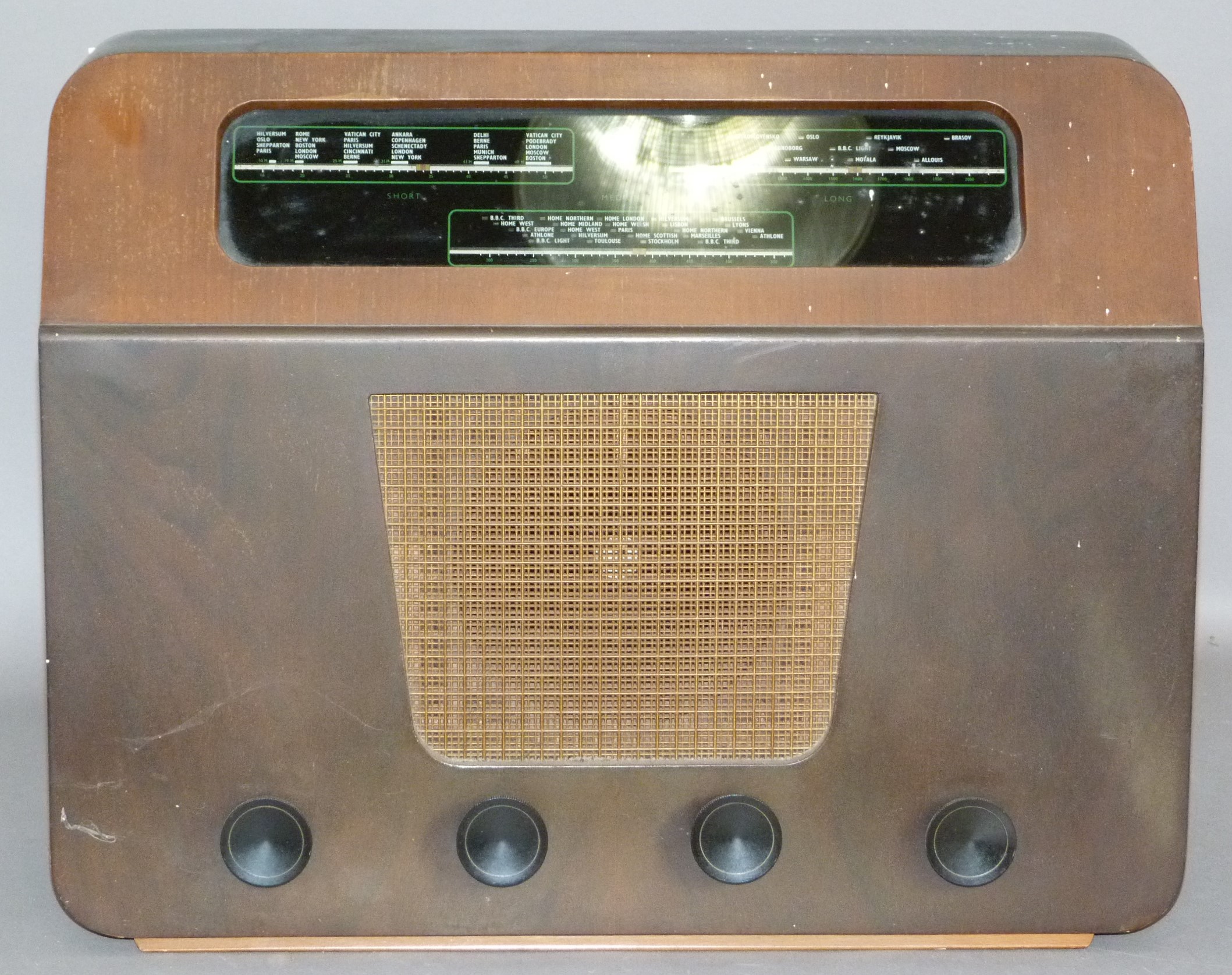 A Murphy Radio Ltd Type A170 wireless, walnut veneered case with glass fronted display