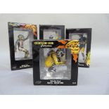 Minichamps 1:12 Valentino Rossi figurines - MotoGP Sepang 2005 7 Times World Champion, standing, arm