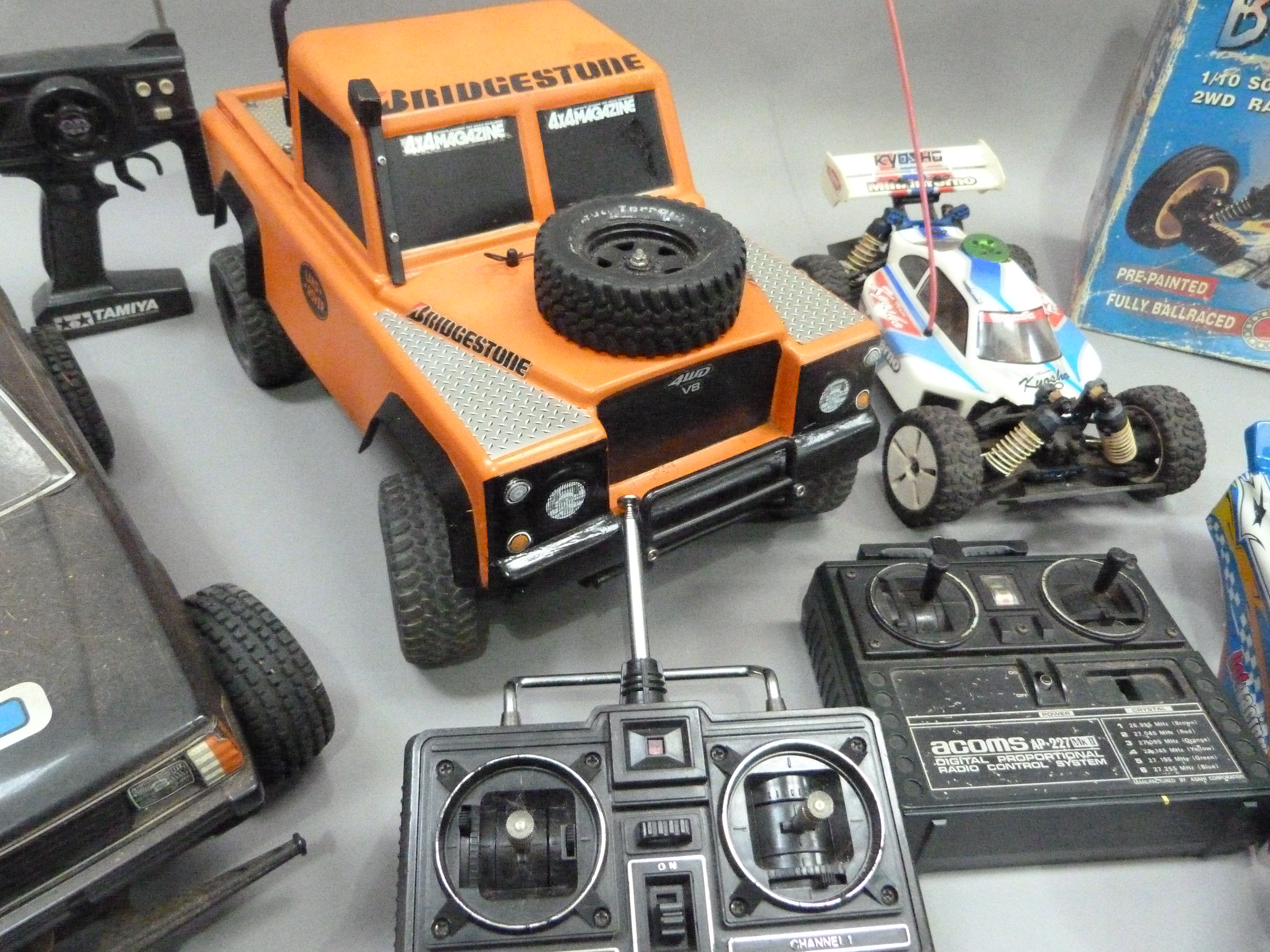 Two radio controlled off-road buggies together with off-road Subaru and four-wheel drive - Image 3 of 3