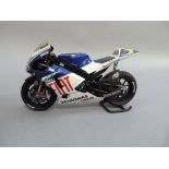 Minichamps 1:12 Yamaha YRZ M1 Valentino Rossi 2009, no box and Valentino Rossi figure with start box