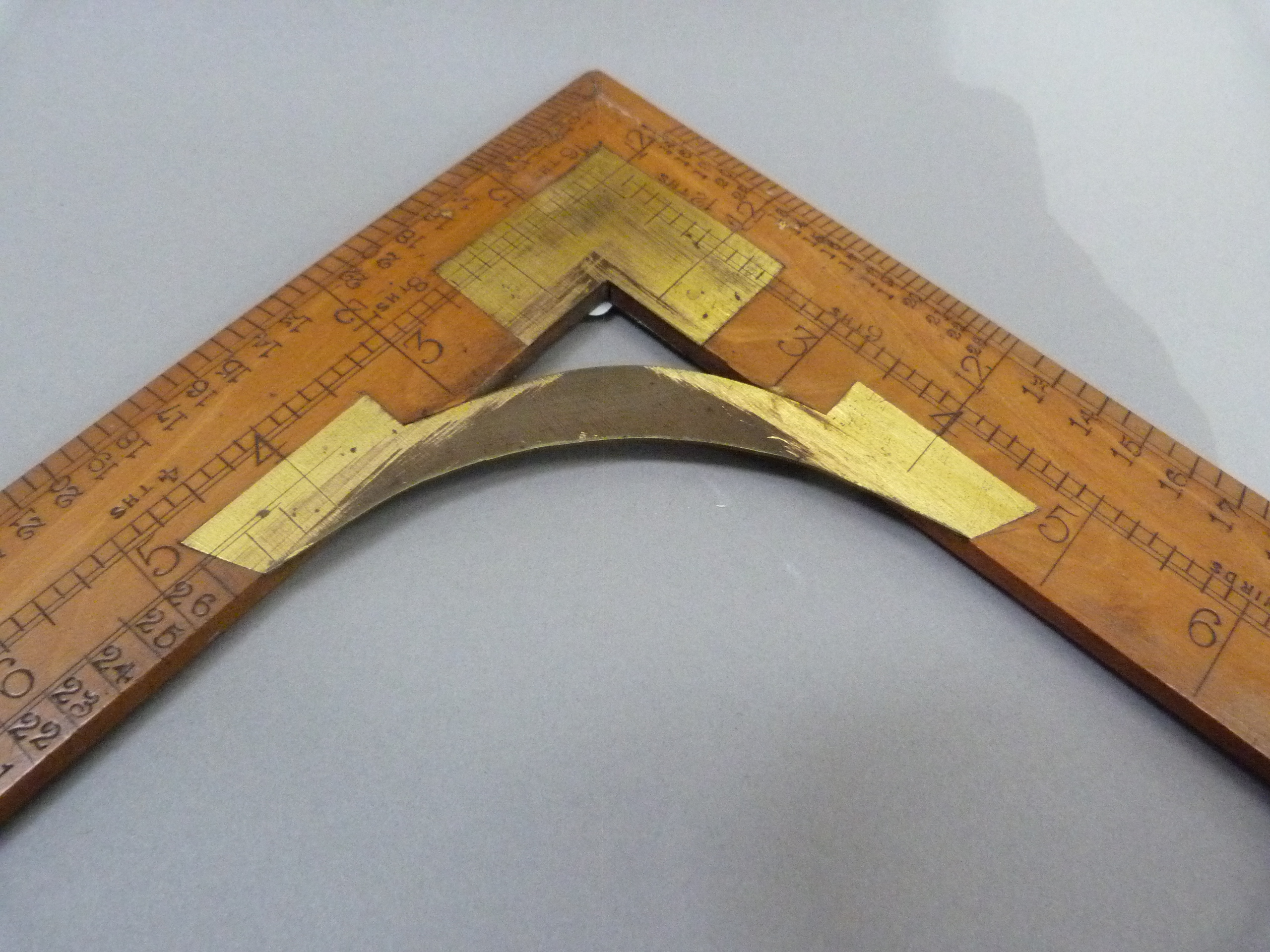 A vintage set square inlaid with brass, measuring 18cm x 27cm - Image 2 of 2