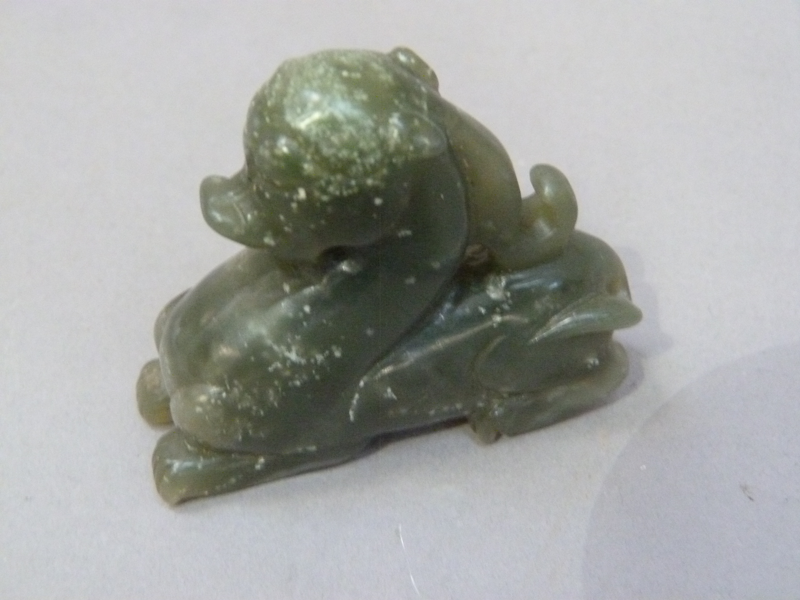 Two jadeite carvings of a dragon and an insect sitting upon a peach, dragon 6cm x 5.5cm, insect - Image 4 of 4