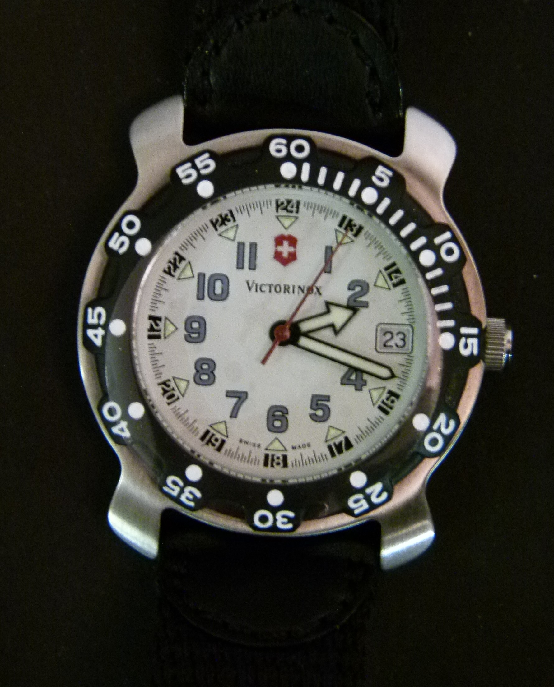 A Victorinox gentleman's Sportline stainless steel wristwatch, quartz movement, white dial, Arabic