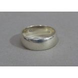A Brittania 958 silver band ring by Argentium, approximate width 8mm, finger size V, approximate