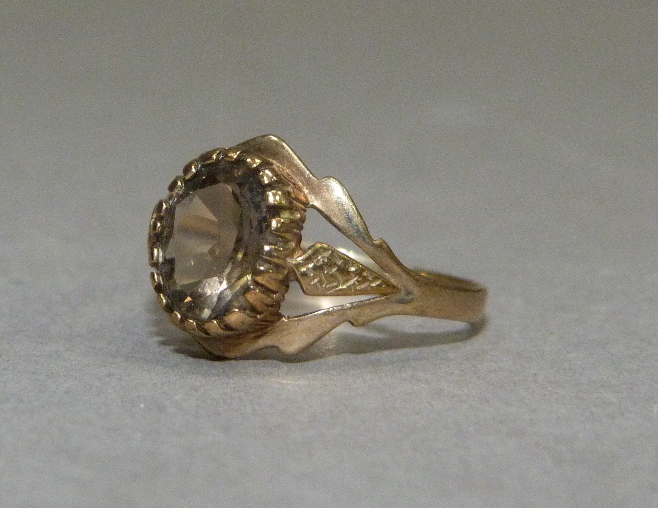 A smoky quartz set dress ring in 9ct gold, approximate weight 1gm - Image 2 of 2