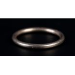 AN EARLY 19TH CENTURY SPLIT RING IN 9CT GOLD, approximate diameter 21mm, approximate weight 2gm