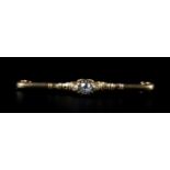 A VICTORIAN DIAMOND BAR BROOCH in 18ct gold, the principal Old European cut stone claw set to the