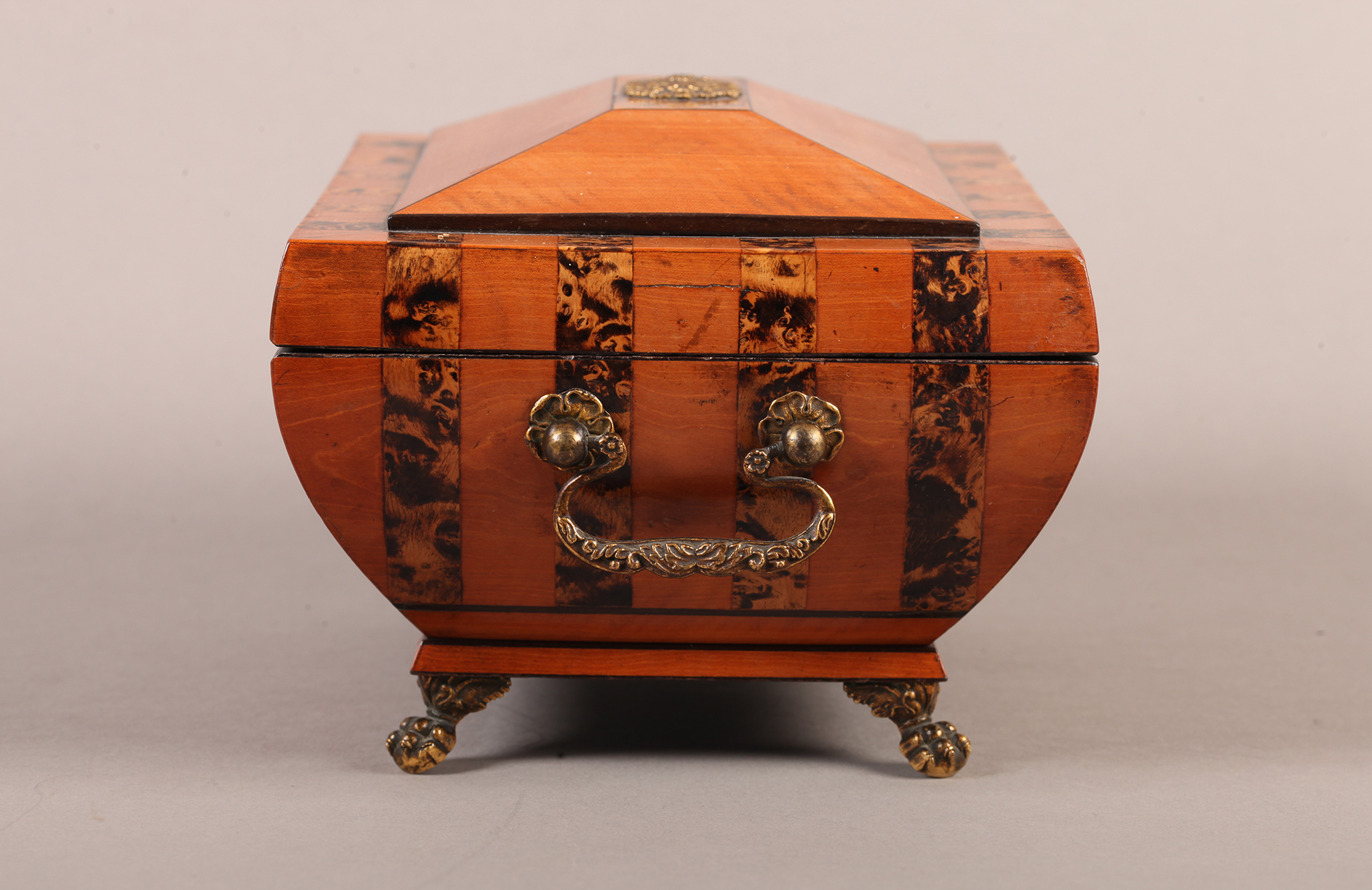 A REGENCY SATINWOOD AND BURR WALNUT BANDED JEWEL BOX OF SARCOPHAGUS SHAPE, velvet lined, with gilt - Image 2 of 3