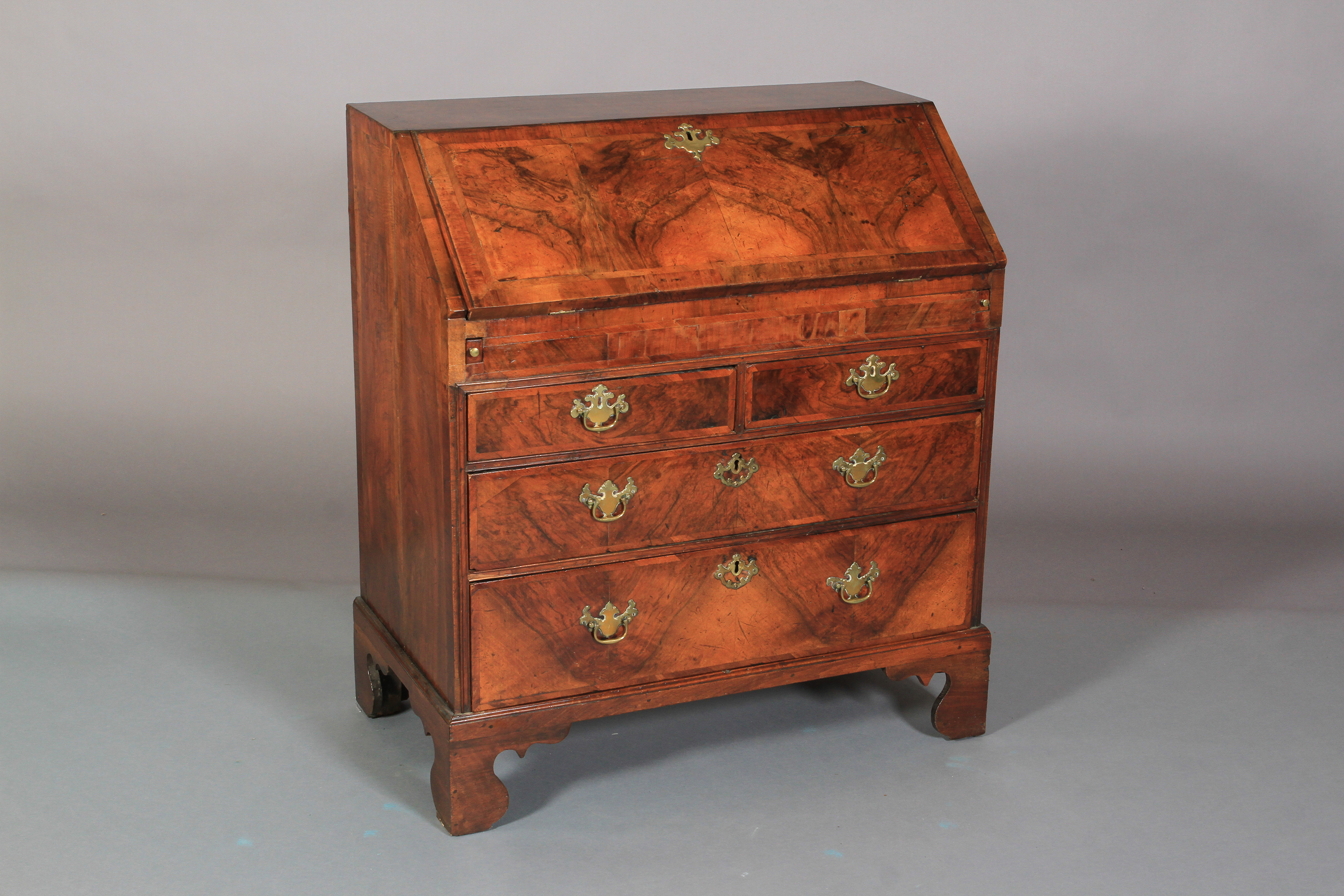 AN EARLY 18TH CENTURY FIGURED WALNUT CROSSBANDED AND BANDED BUREAU having a drop front, the interior - Image 6 of 6