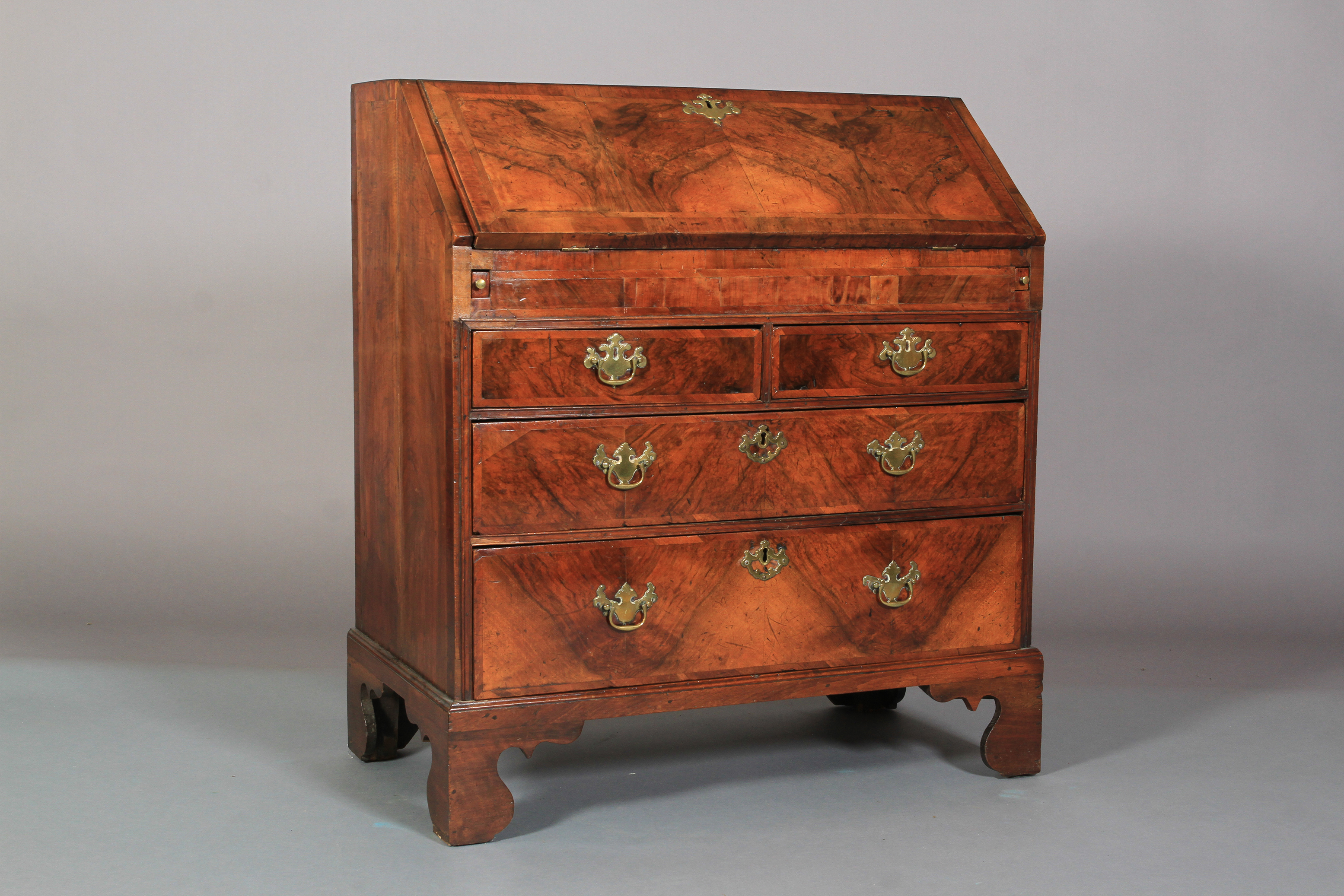 AN EARLY 18TH CENTURY FIGURED WALNUT CROSSBANDED AND BANDED BUREAU having a drop front, the interior - Image 2 of 6