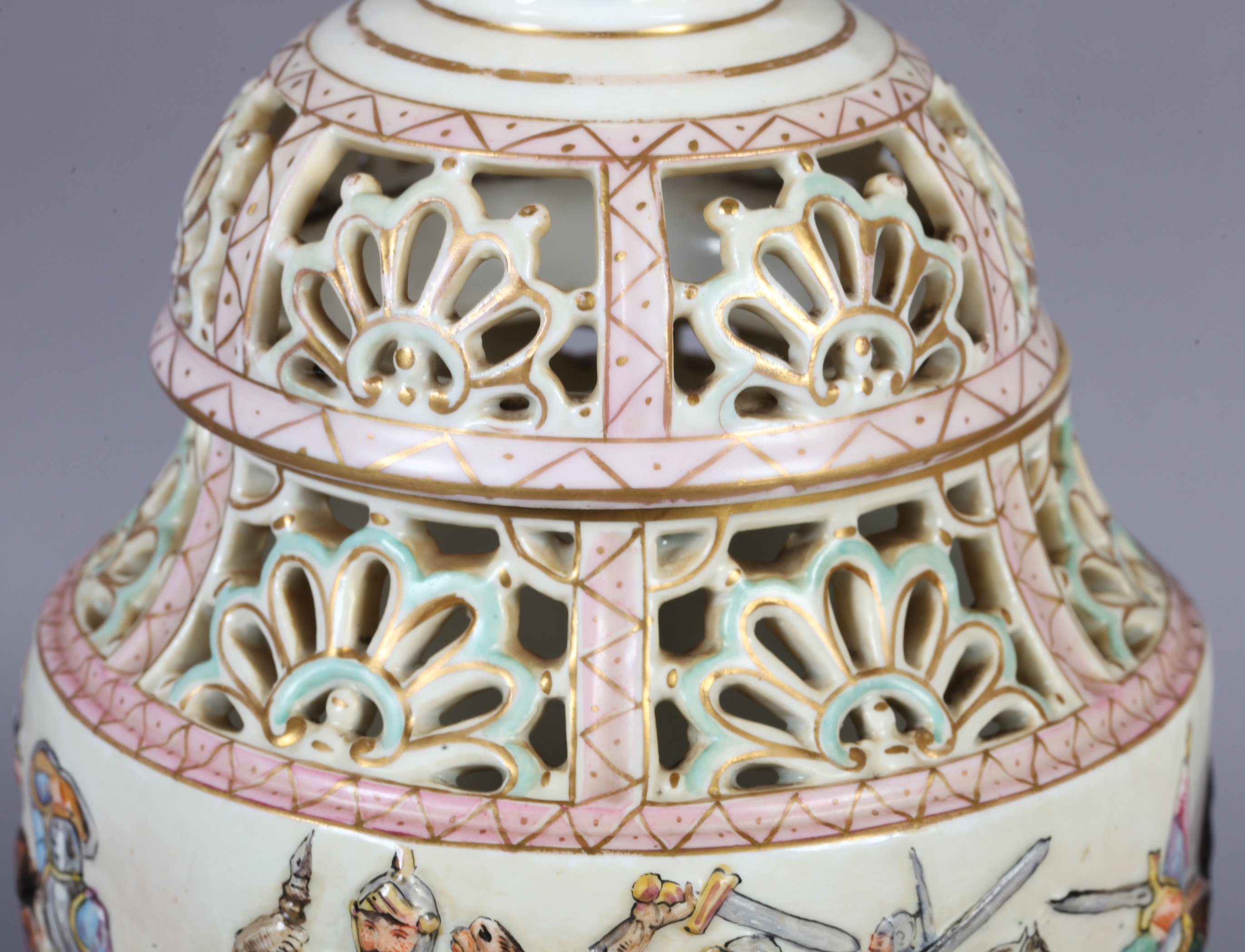 A PAIR OF LATE 19TH CENTURY NAPLES DOCCIA VASES AND COVERS of urn form, relief moulded with battle - Image 4 of 6