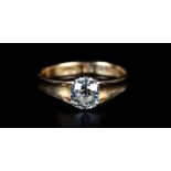 A VICTORIAN GENTLEMAN'S SINGLE STONE DIAMOND RING in 18ct gold, the Old European cut stone claw