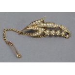 An Edward VII seed pearl spray brooch in 15ct gold, approximate length 43mm, approximate weight 4.