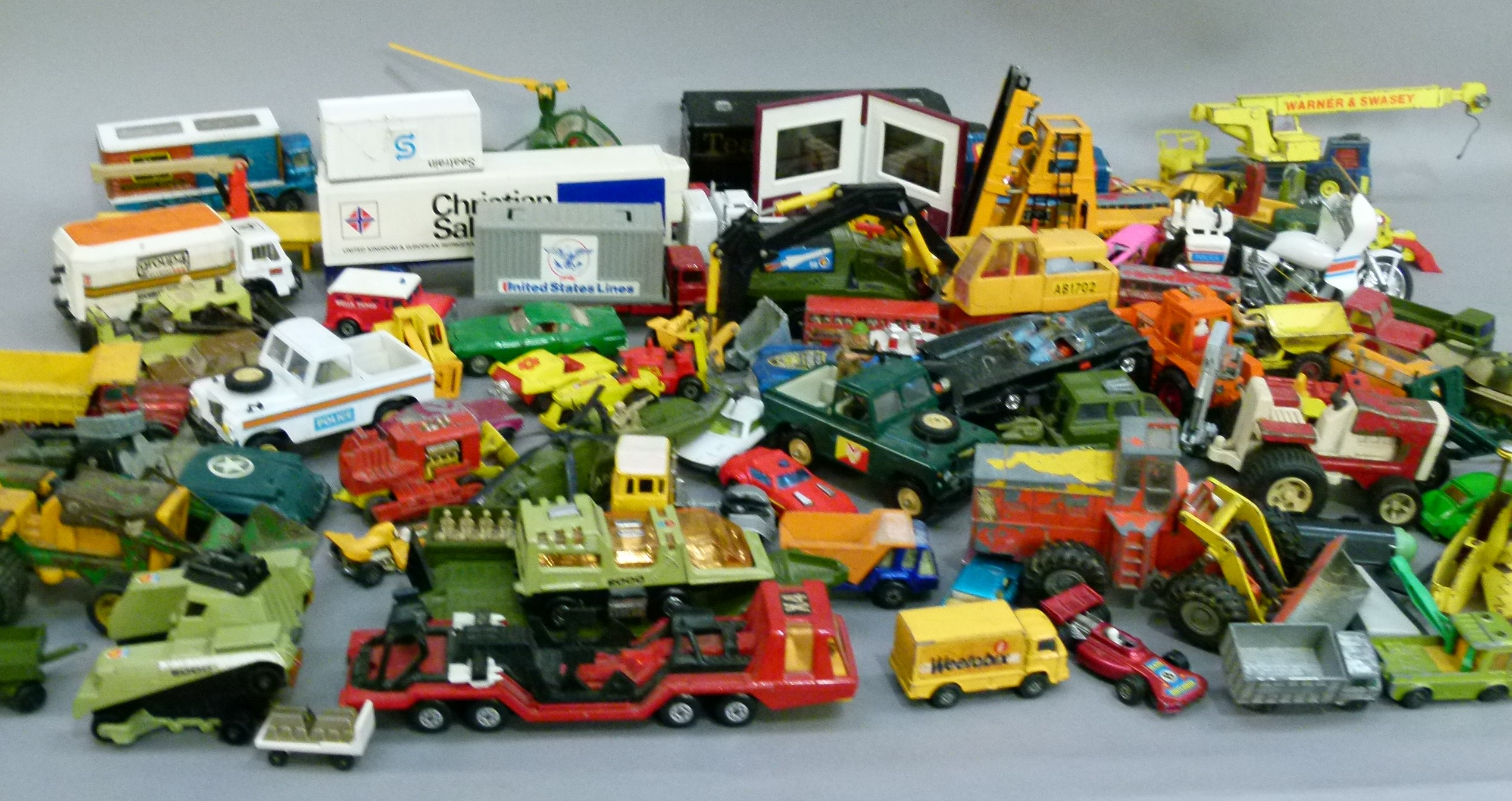 A large quantity of vintage and later Dinky, Matchbox and other die cast and plastic vehicles, - Image 2 of 2