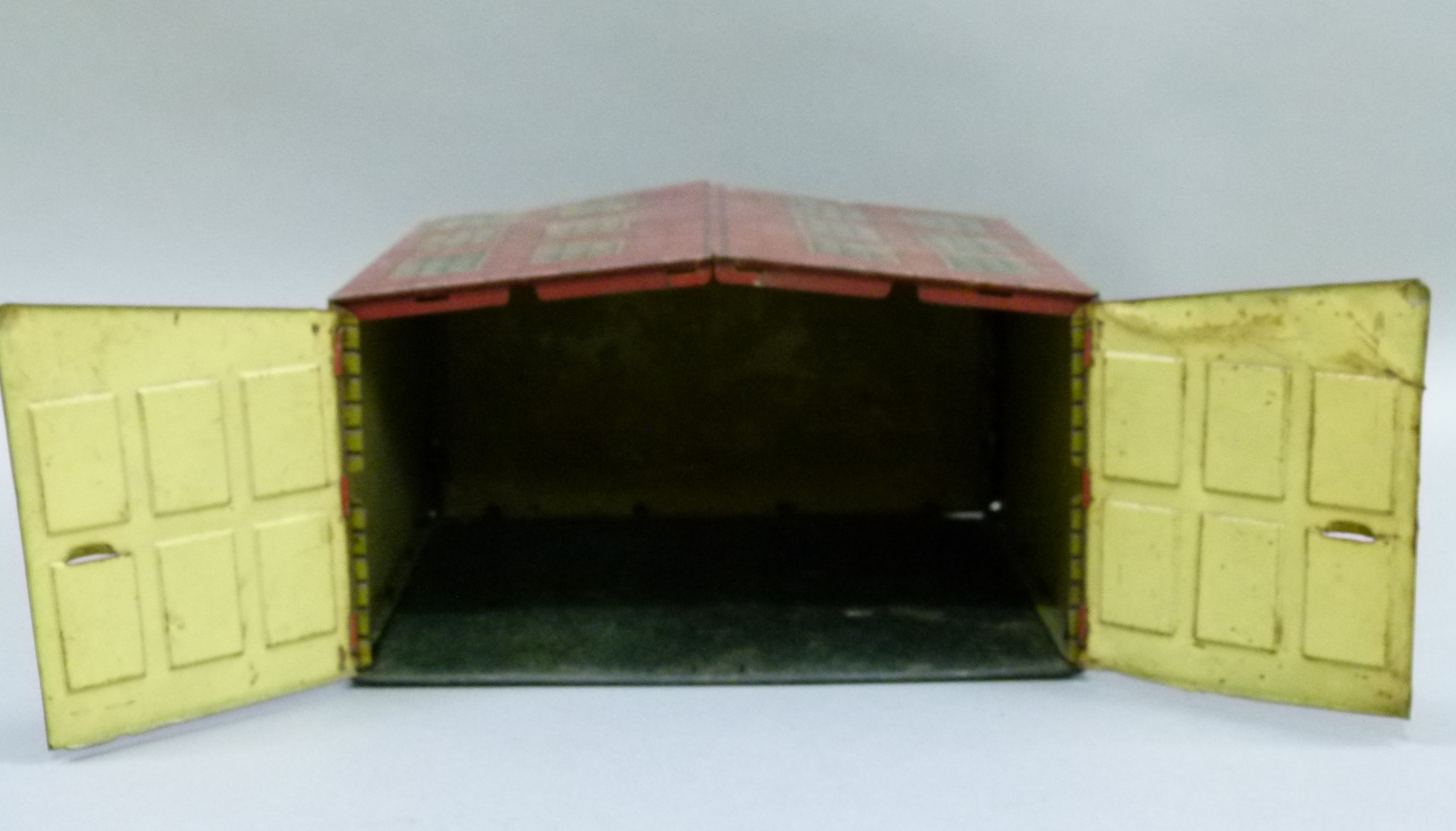 A German printed tin plate fire brigade station the roof with skylights, the front doors - Image 5 of 5