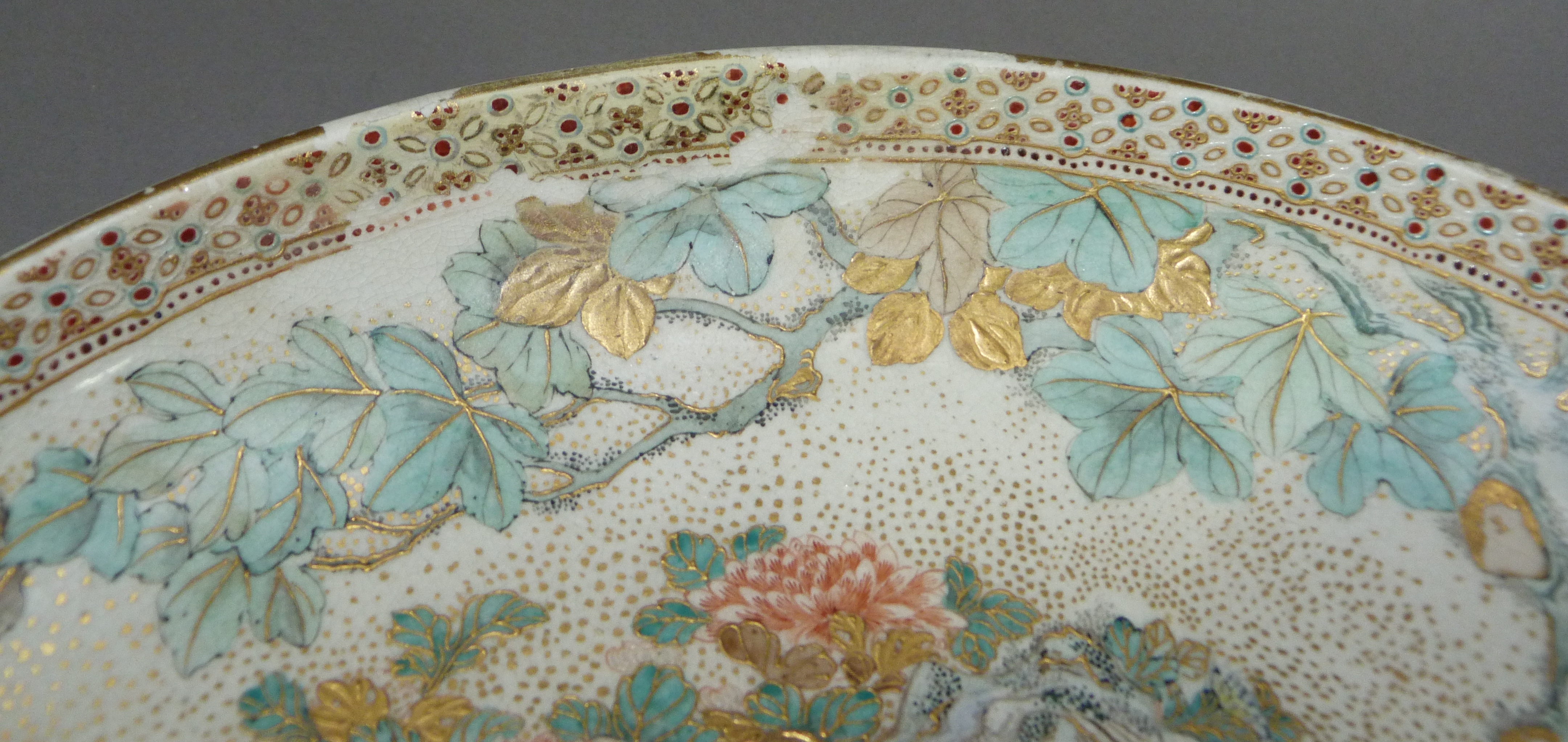 A Japanese Satsuma charger decorated with an exotic bird amidst chysanthemums, 31cm diameter - Image 4 of 6