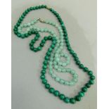 A necklace of graduated spherical malachite beads approximate (approximate maximum diameter 9mm,