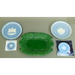 A Brameld green glazed dish 31cm wide and two Wedgwood christmas plates (3)