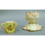 A Grainger & Co Royal China Works, Worcester tyg, 4cm high and an ivory ground lotus shaped vase