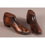 A PAIR OF 19TH CENTURY CARVED FRUITWOOD GENTLEMAN'S SHOES, 16.5cm long