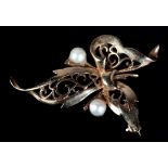 A CULTURED PEARL LEAF BROOCH in 9ct gold, the two 4.5mm pearls flanking and within the pierced
