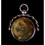 A GEORGE V BLOOD STONE AND AGATE SPINNING FOB in 9ct rose gold, the circular seal cut stones