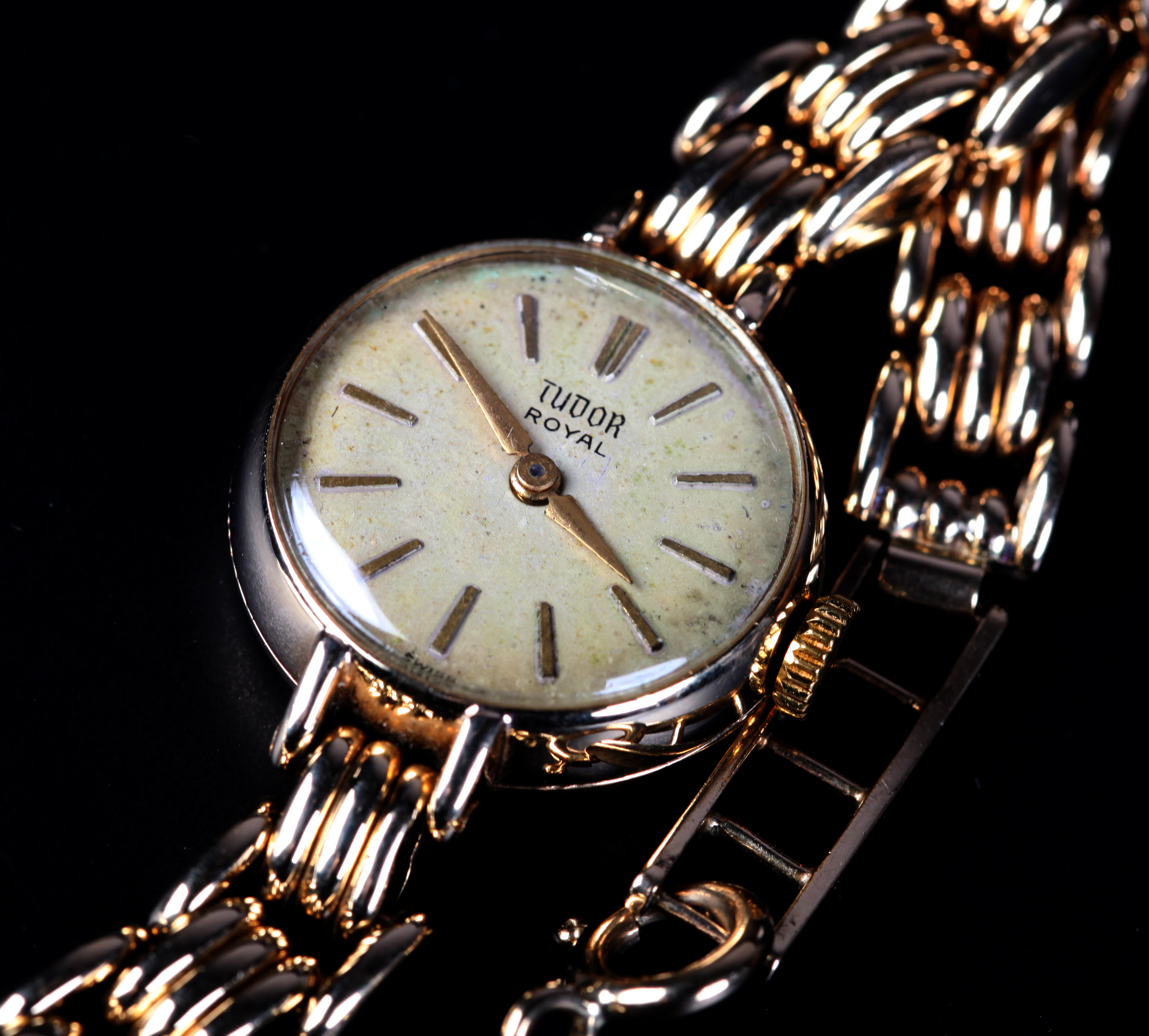 A TUDOR LADY'S WRISTWATCH c.1959 in 9ct gold case No. 336984, signed Rolex, signed Tudor 17 jewelled