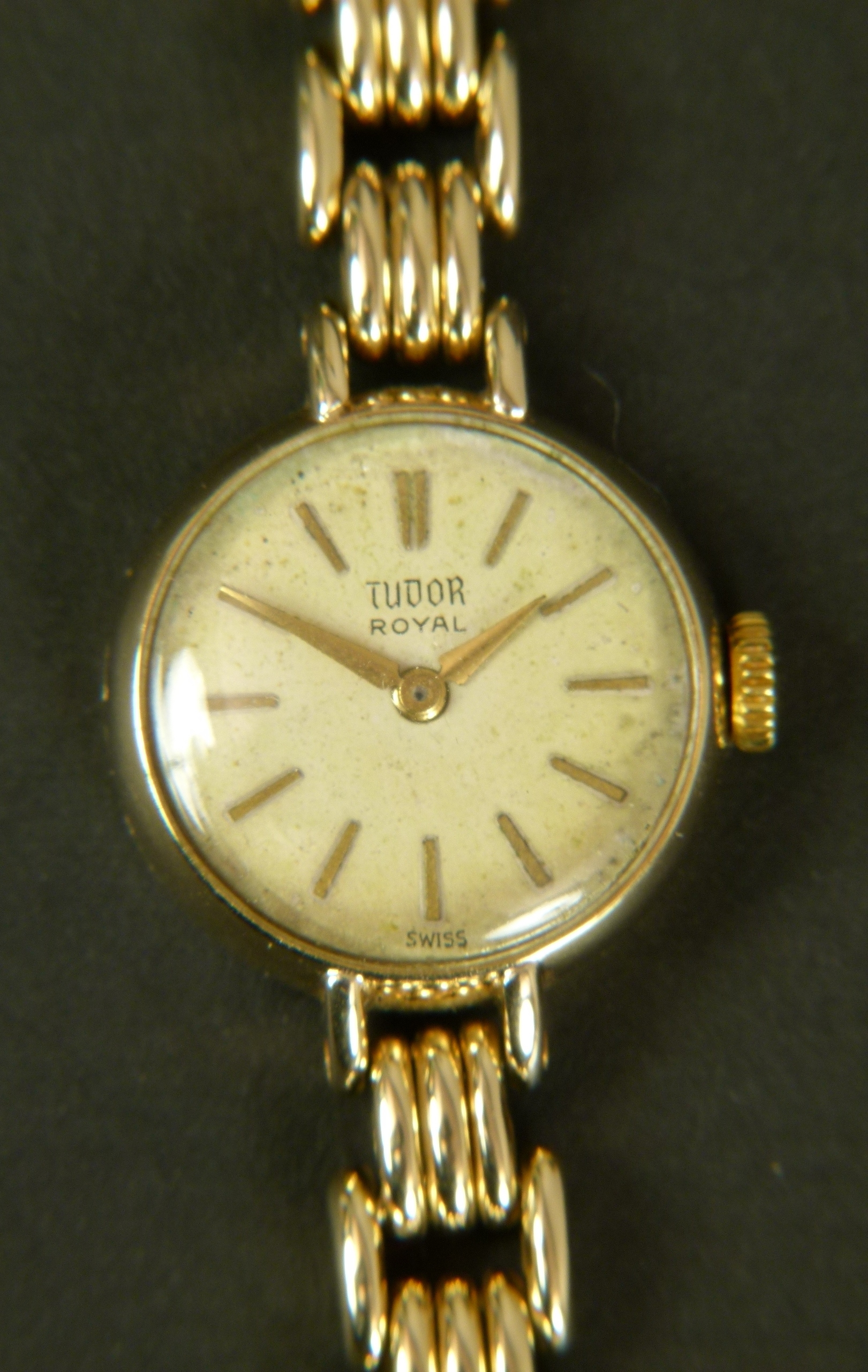 A TUDOR LADY'S WRISTWATCH c.1959 in 9ct gold case No. 336984, signed Rolex, signed Tudor 17 jewelled - Image 5 of 5