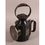 G N R - A RARE 'SCROOBY' BLACK JAPANNED RAILWAY LAMP with circular handle and fluted cowl, the