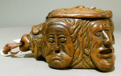 AN INTERESTING WOODEN SNUFF BOX MODELLED AS A 'TORTOISE' the body carved with five male masks, the - Image 5 of 11