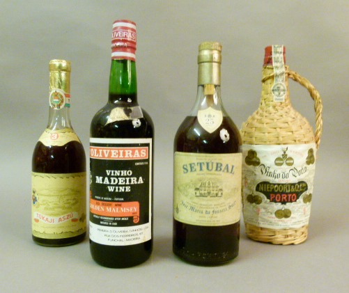 Niepoort Vinho do Porto, 1 bottle (rafia cased), D'Oliveiras Vinho Madeira wine, Golden Malmsey, 1 - Image 2 of 2