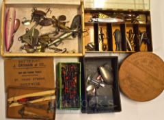 Collection of various period lures, dead bait mounts, minnows etce (30#): Hardy 3.5” “Hutton Wye”