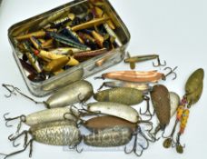 Large collection of various spoons and devon baits (a lot): 16x various spoons to incl 2x Delfin; 1x