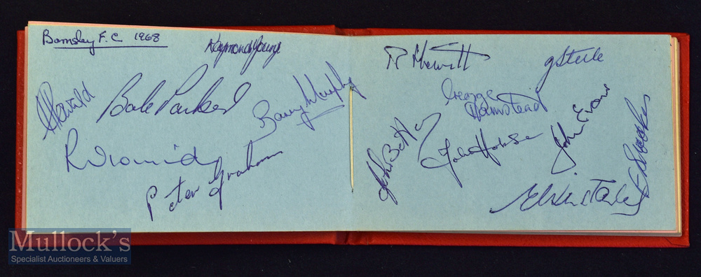 Interesting 1970s Football Autograph Album containing the England team featuring Bobby Moore^ Sir - Image 3 of 4