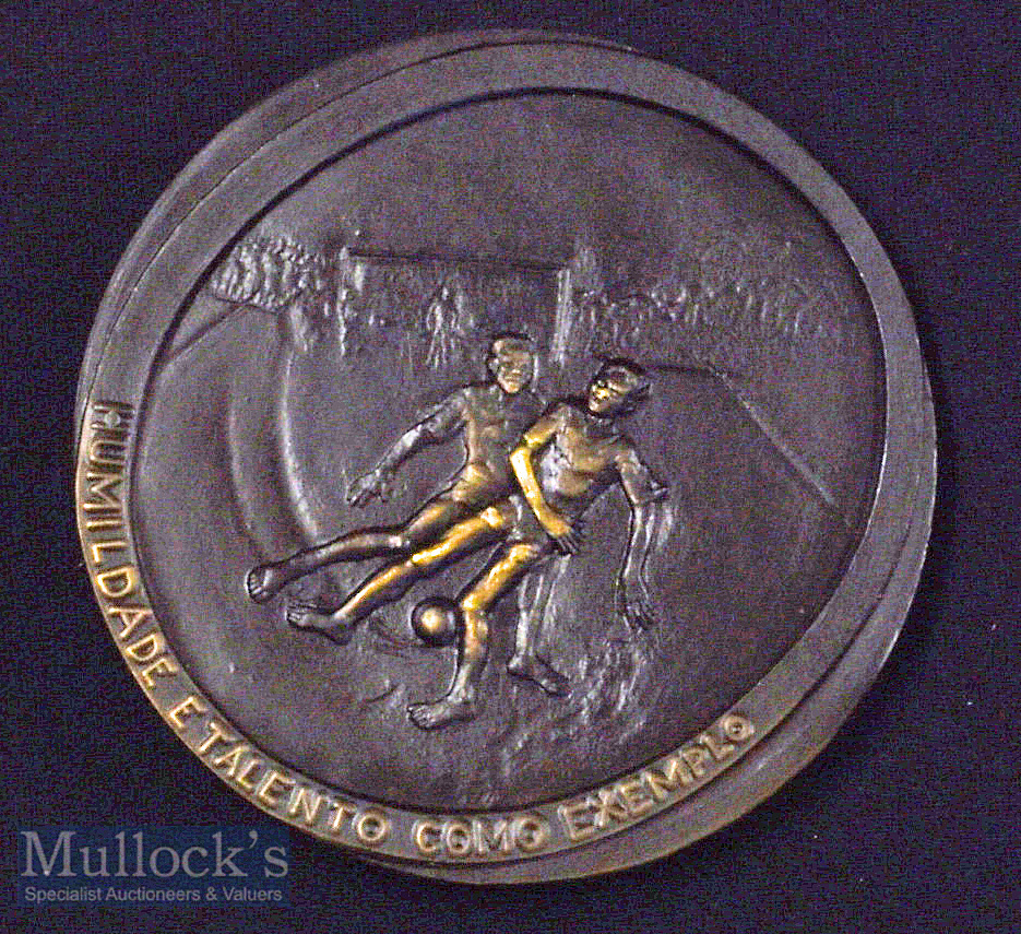 Bronze coloured Portuguese medallion^ weight 220 grams approx.^ in celebration of Eusebio covering - Image 2 of 2