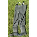 Barbour Waders in green size 9^ size M appears in good condition with signs of use
