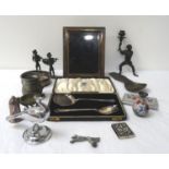 SELECTION OF PLATED AND METAL WARES to include a plated photograph frame, pewter tankard, cased